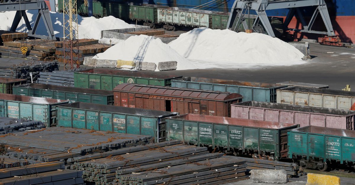 Ukraine restores Moldova rail link, could carry 10 mln tonnes a year